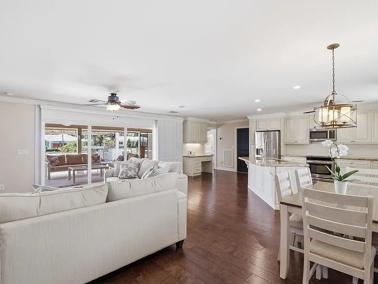 16 Leeward Cir — Photo 31