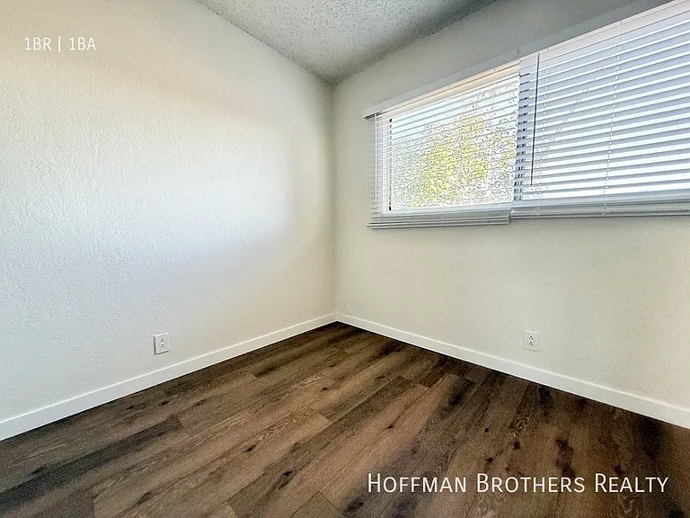 1254 W 110th St #12 — Photo 5