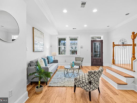 4th image of 2126 4th St NE