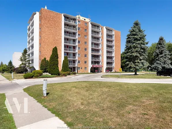 120 Pickering Dr #809, Amherstburg, ON N9V 3N3