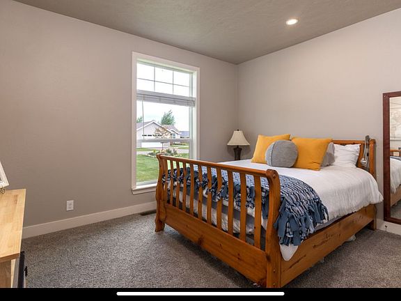 2nd image of 892 Rachel Rd