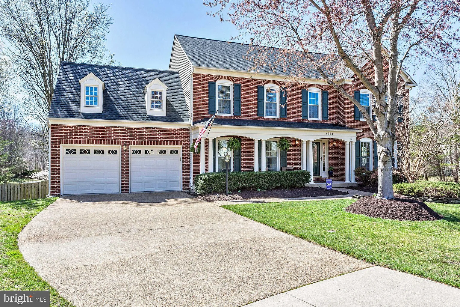 4352 Glastonbury Ct photo 1