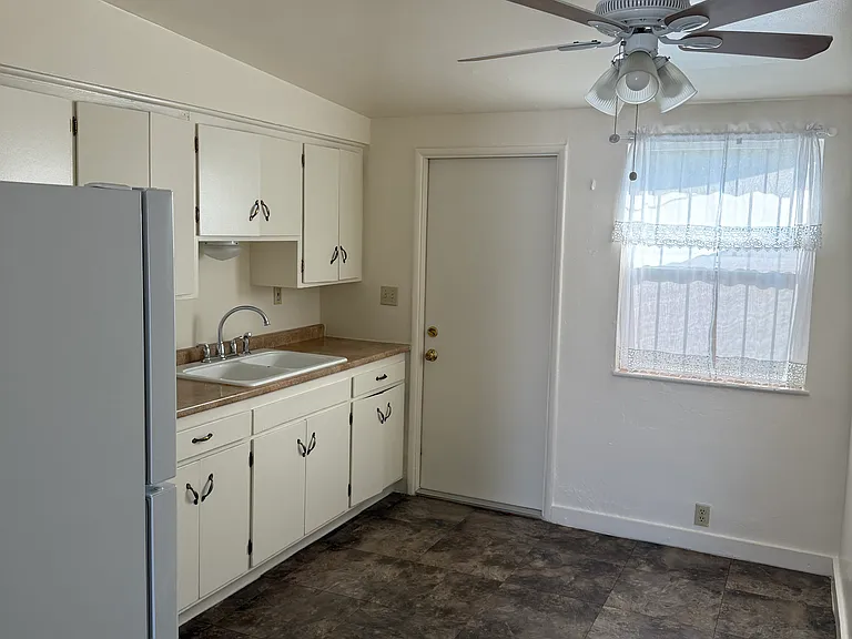 E Blacklidge Dr — Photo 10