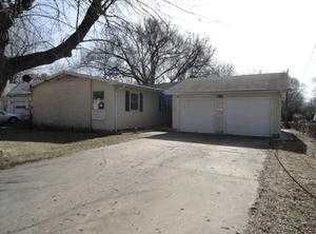 1402 W Broadmoor St, Springfield, MO 65807