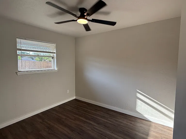 2209 Marshall Dr — Photo 14