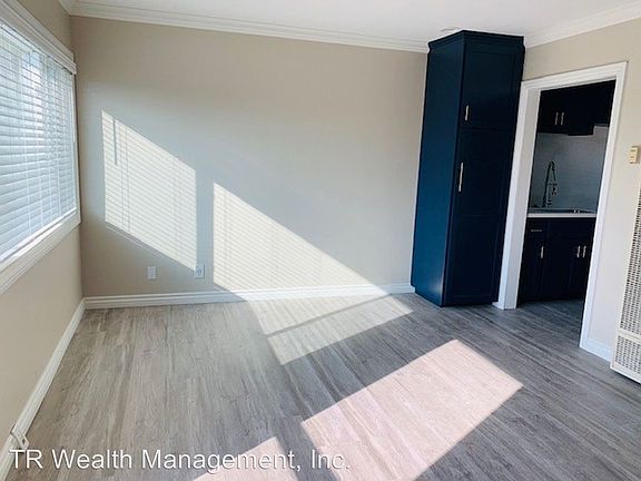 4th image of 2501 W 182nd St APT 7