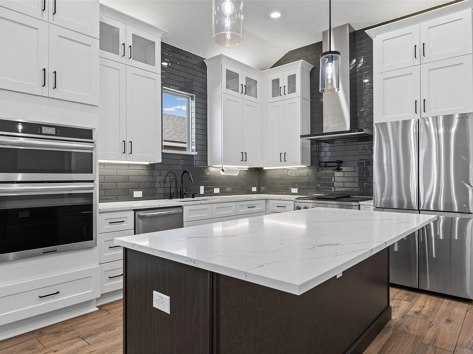 3 bed, 2.0 bath, 1852 sqft, $2,500 — Photo 4