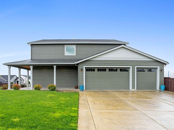3rd image of 904 E Tanoak Ave