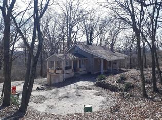 5854 Kerth Rd, Saint Louis, MO 63128