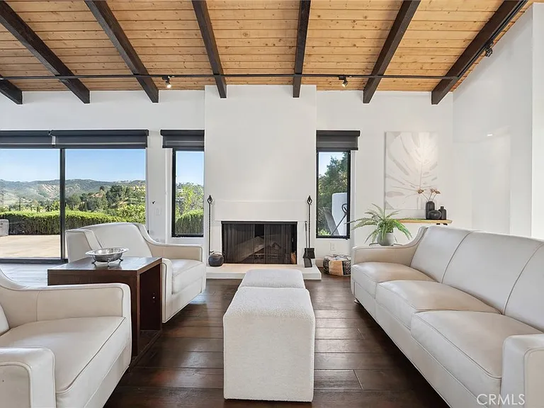 4372 Park Vicente — Photo 6