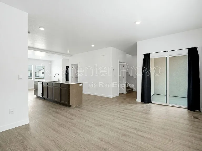 371 E Levengrove Dr — Photo 14