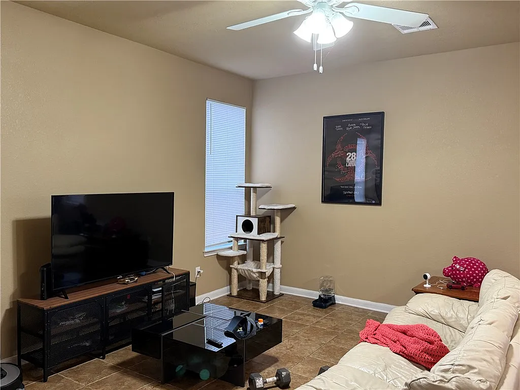 4 bed, 1782 sqft, $1,900 — Photo 4