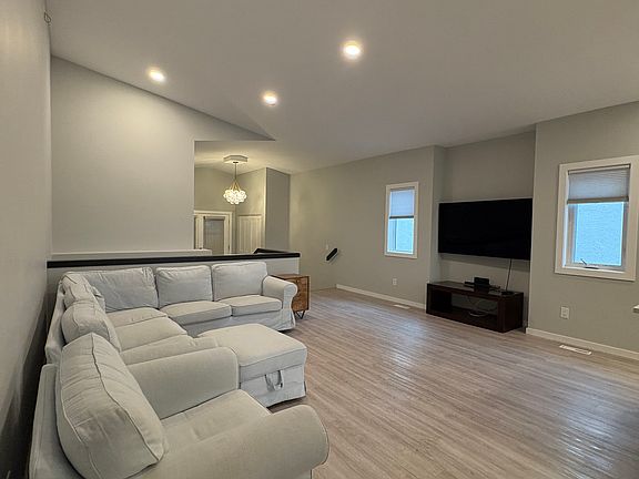 3rd image of 280 Windflower Rd
