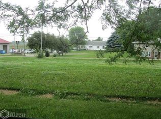 511 8th St, Traer, IA 50675