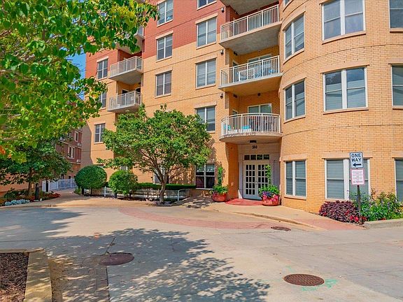 3rd image of 360 W Washington Ave Unit 1103