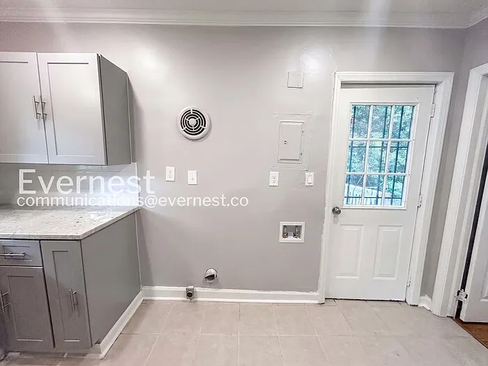 1728 Valencia Rd — Photo 4