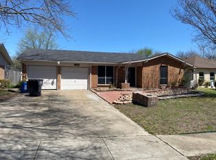 833 Lexington Dr, Lancaster, TX
