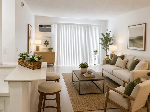 18366 Collins St #6, Tarzana, CA 91356