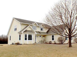 783 Medina Dr, Mukwonago, WI 53149