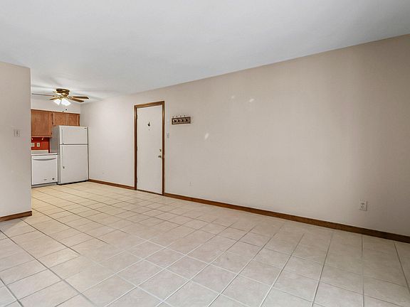 4th image of 1066 Millpond Rd Unit G