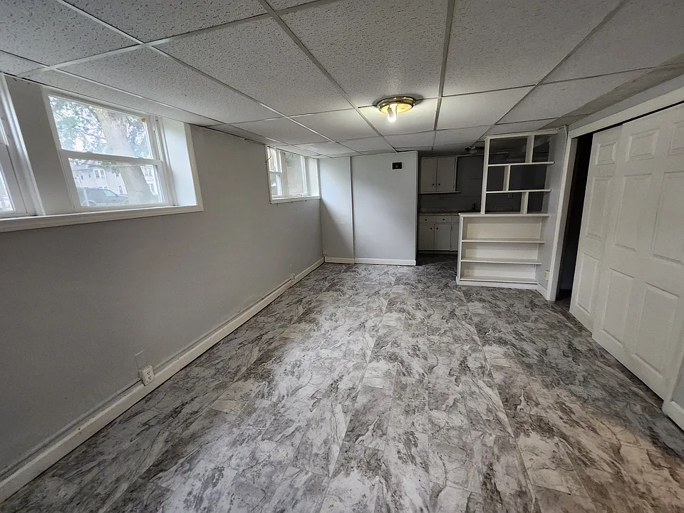 301 Wellington Ave #9