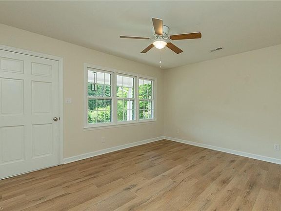 5th image of 253 Myers Dr