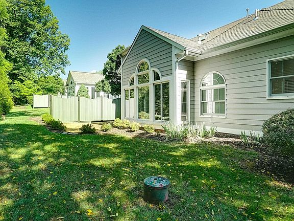 3rd image of 5521 Stonegate Ln