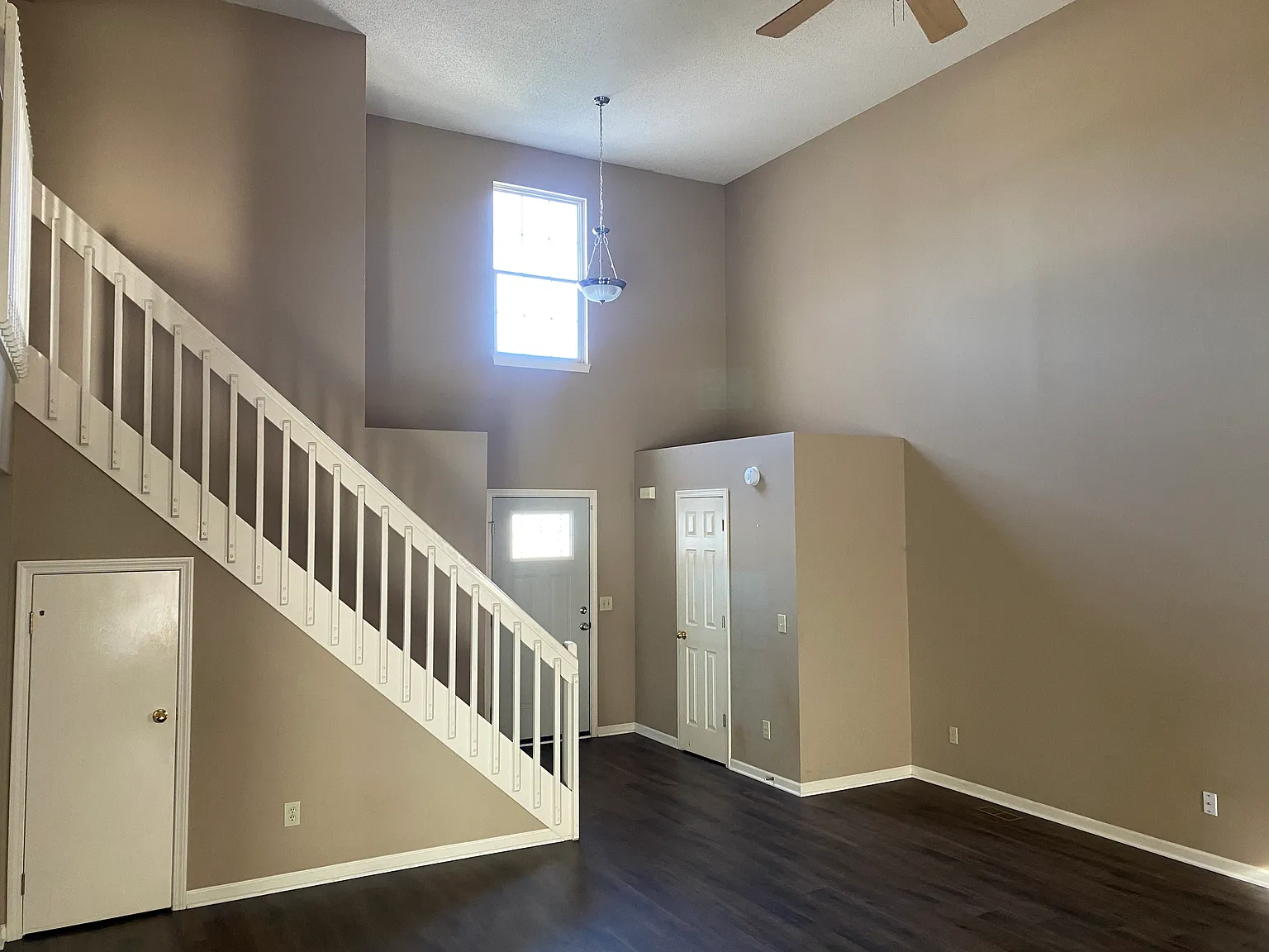 3 bed, 1577 sqft, $1,950 — Photo 2