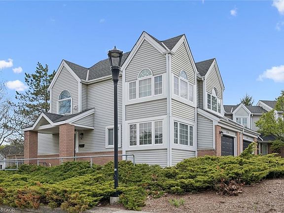 3rd image of 270 Morrison Rd #2A