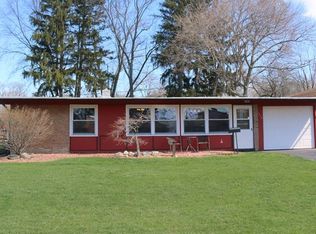 446 E Berry Rd, Barrington, IL 60010