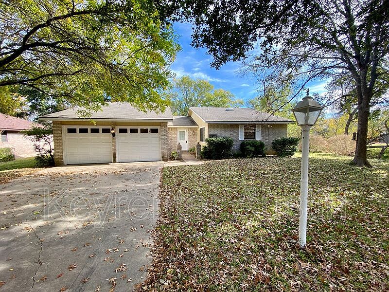 1st image of 13315 Villa Park Dr