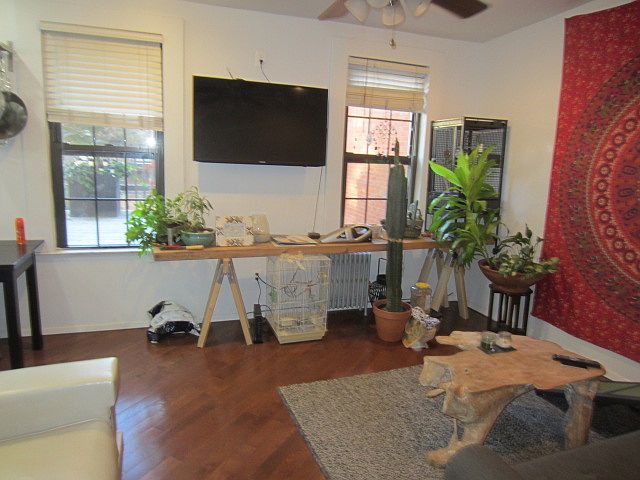 1st image of 130 Eagle St #2