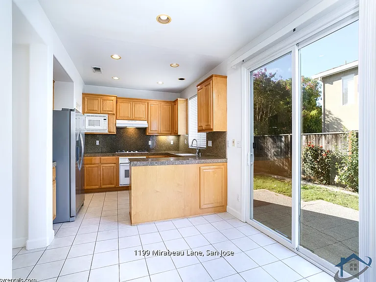 1199 Mirabeau Ln — Photo 4