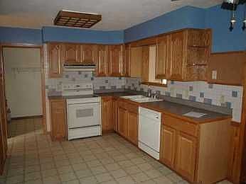 2nd image of 914 Charles St