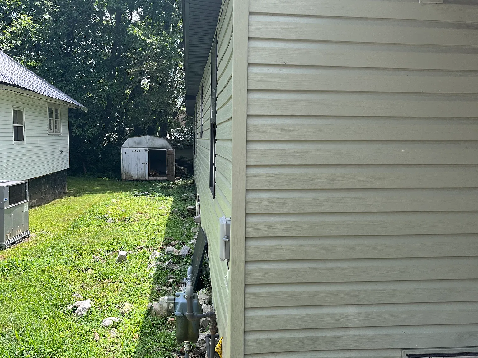 3 bed, 1000 sqft, $1,100 — Photo 3