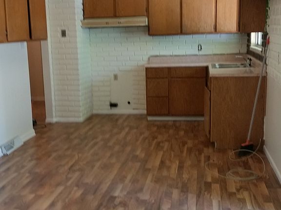 3rd image of 6408 Thistle Dr