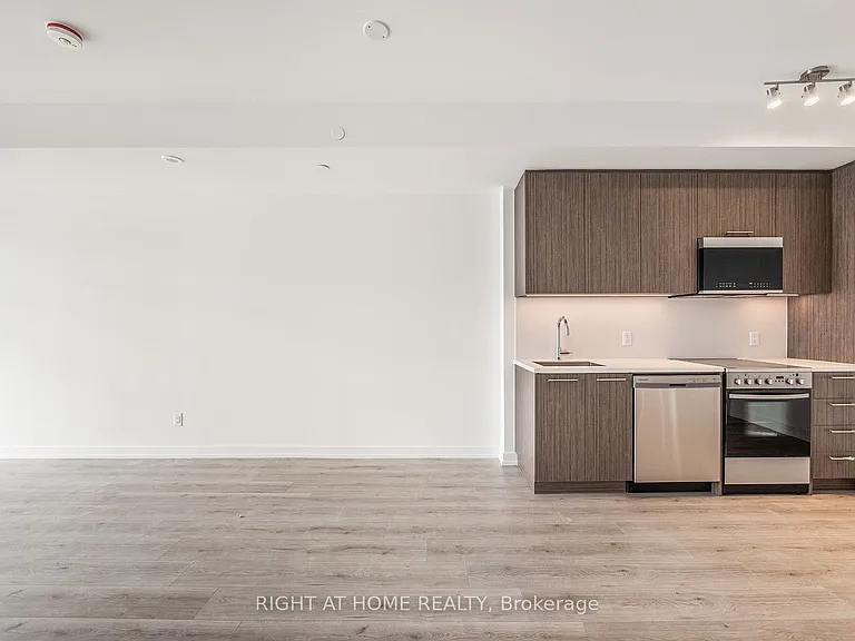 260 Finch Ave E #4 — Photo 4