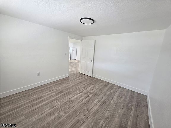 2nd image of 420 Fairfax Dr Unit 1