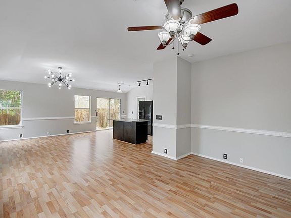 5th image of 15035 Lantern Dr
