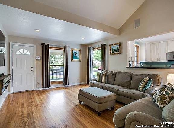 5th image of 335 Brees Blvd