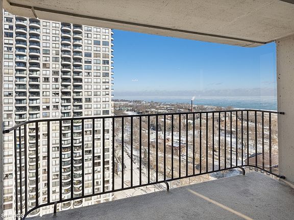 5th image of 1960 N Lincoln Park W APT 2210