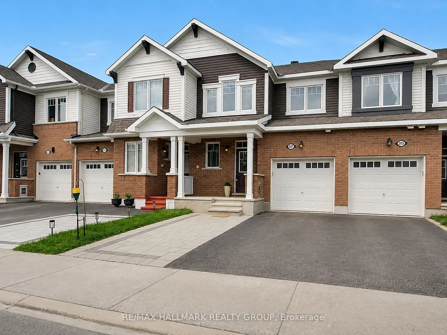 3 bed, $2,699 — Photo 2
