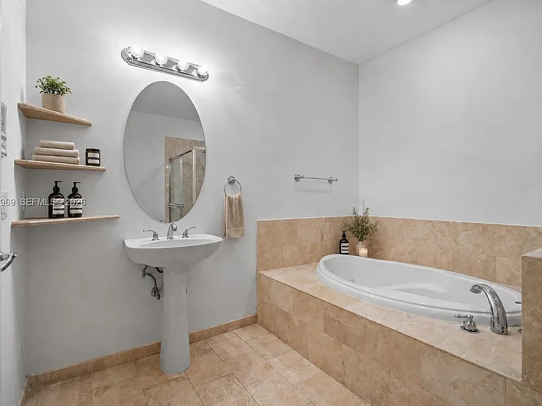 3229 Virginia St #3229 — Photo 8
