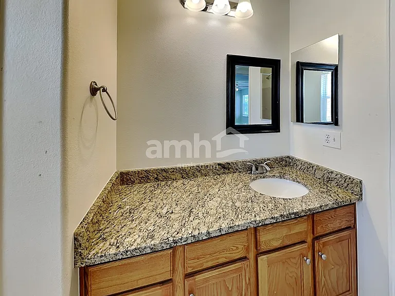 11852 Altura St — Photo 15