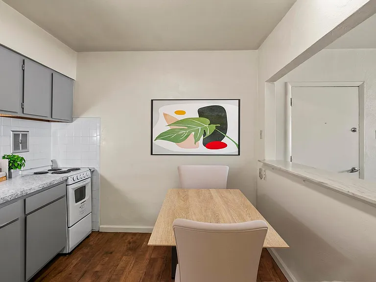 Westport Edge Apartments — Photo 32