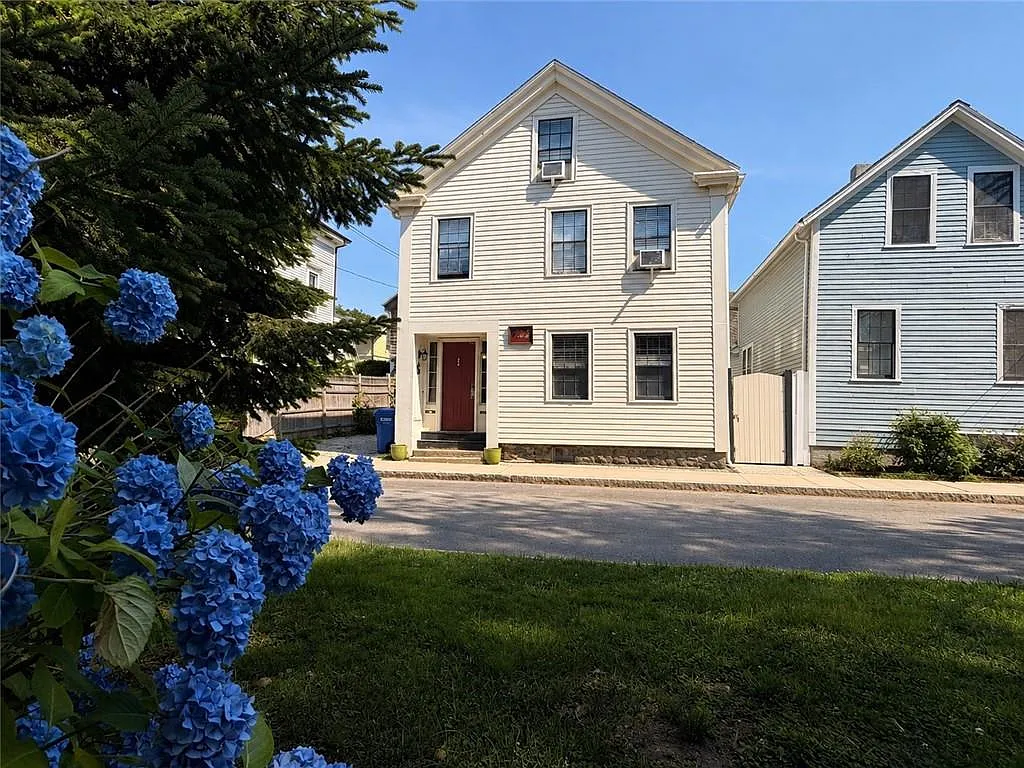 4 bed, 1100 sqft, $2,700 — Photo 2