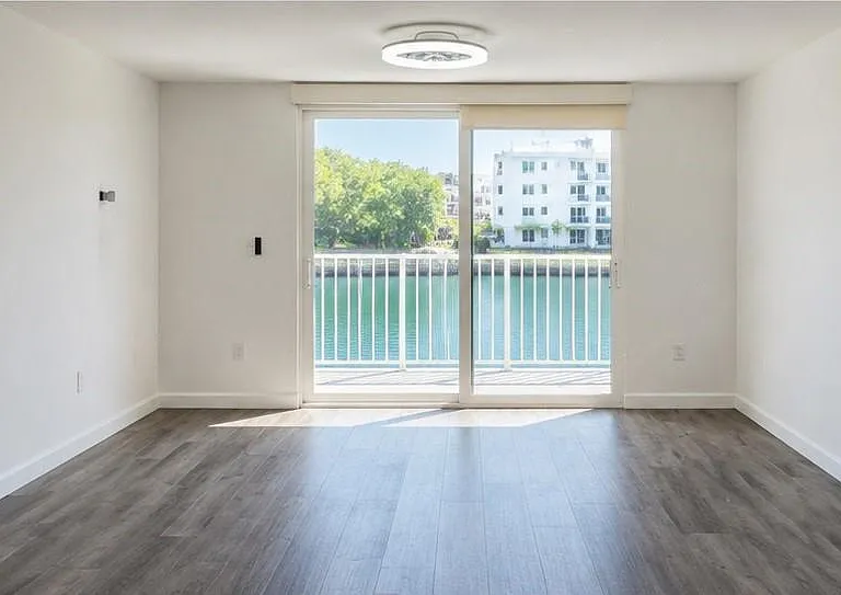 4000 NE 170th St #206 — Photo 3