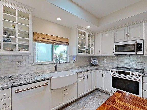 5th image of 75-665 Kula Kai Pl