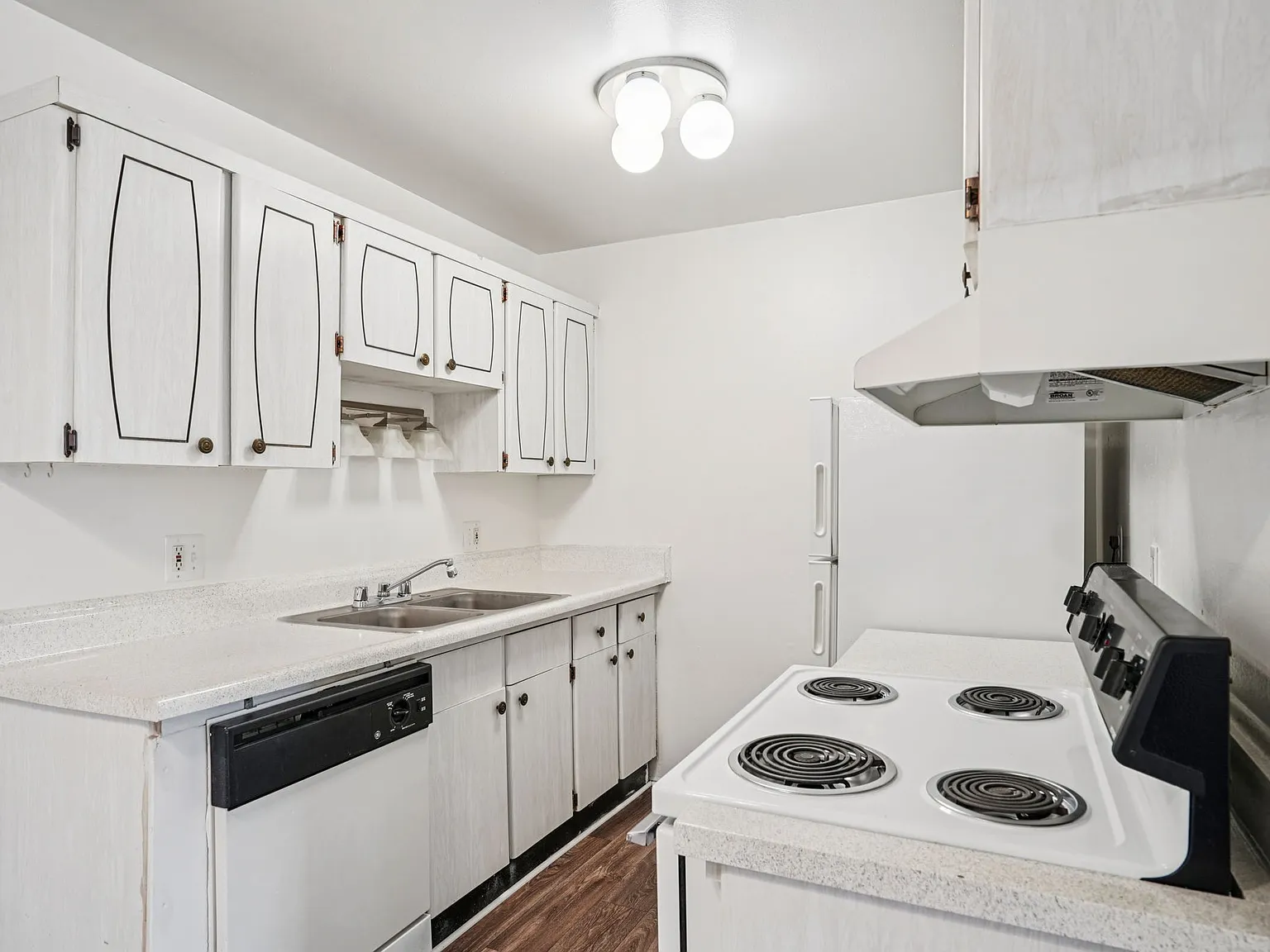 Outer Drive Manor Apartments — Photo 3