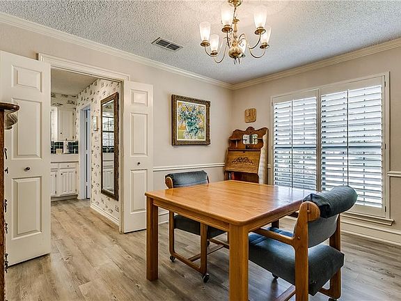 4th image of 2107 Englishoak Dr